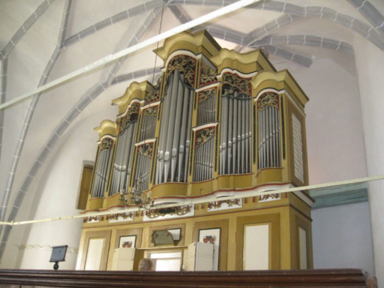 Der alten Prause-Orgel in der Wehrkirche sind immer noch schöne Klänge zu entlocken. Fotos: Kurt Philippi